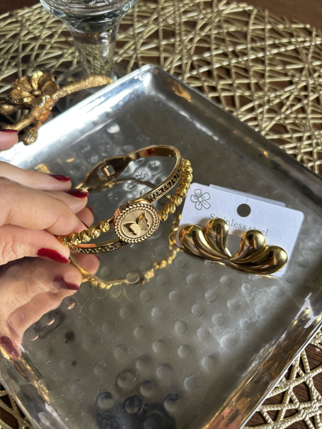 Anti-Tarnish 18K Gold Plated Butterfly Medallion Bangle Bracelet For Women — Openable