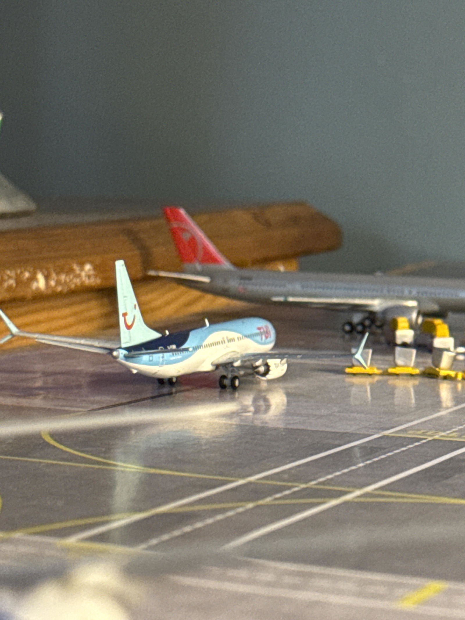 Herpa Scenix - Passenger Stairs - Set of 6 1/500 - Aircraft Model