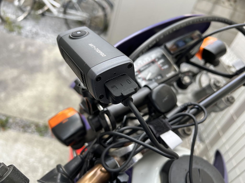 最新版の自転車/バイク用手ブレ補正機能搭載ドライブレコーダー | AKY