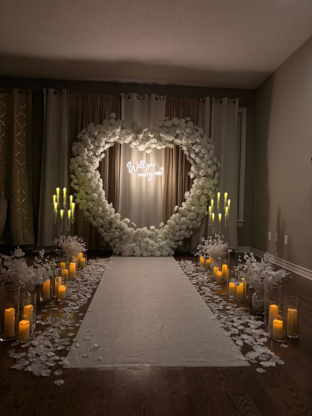 A8203 Cloth Base White Rose Floral Arrangement Wedding Backdrop Heart-Shaped Arch