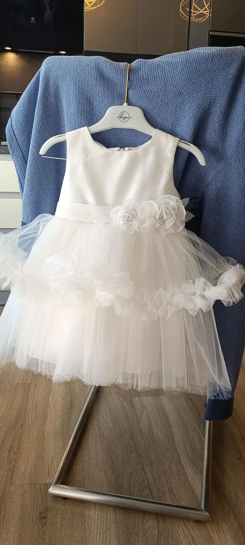 Rochie Ceremonie Ivory cu Flori Aplicate pe Bust si Fusta cu Volane din Tulle L7001 Lugu