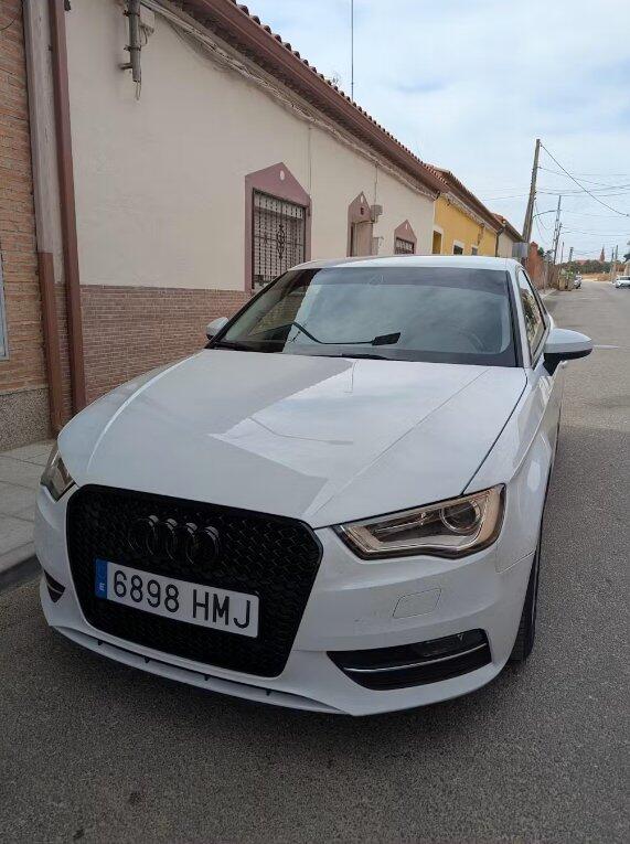 Audi A4 / A4 S-Line / S4 B9 2016 2017 2018 2019 RS4 Style Front Bumper Grill Gloss Black Honeycomb Grill