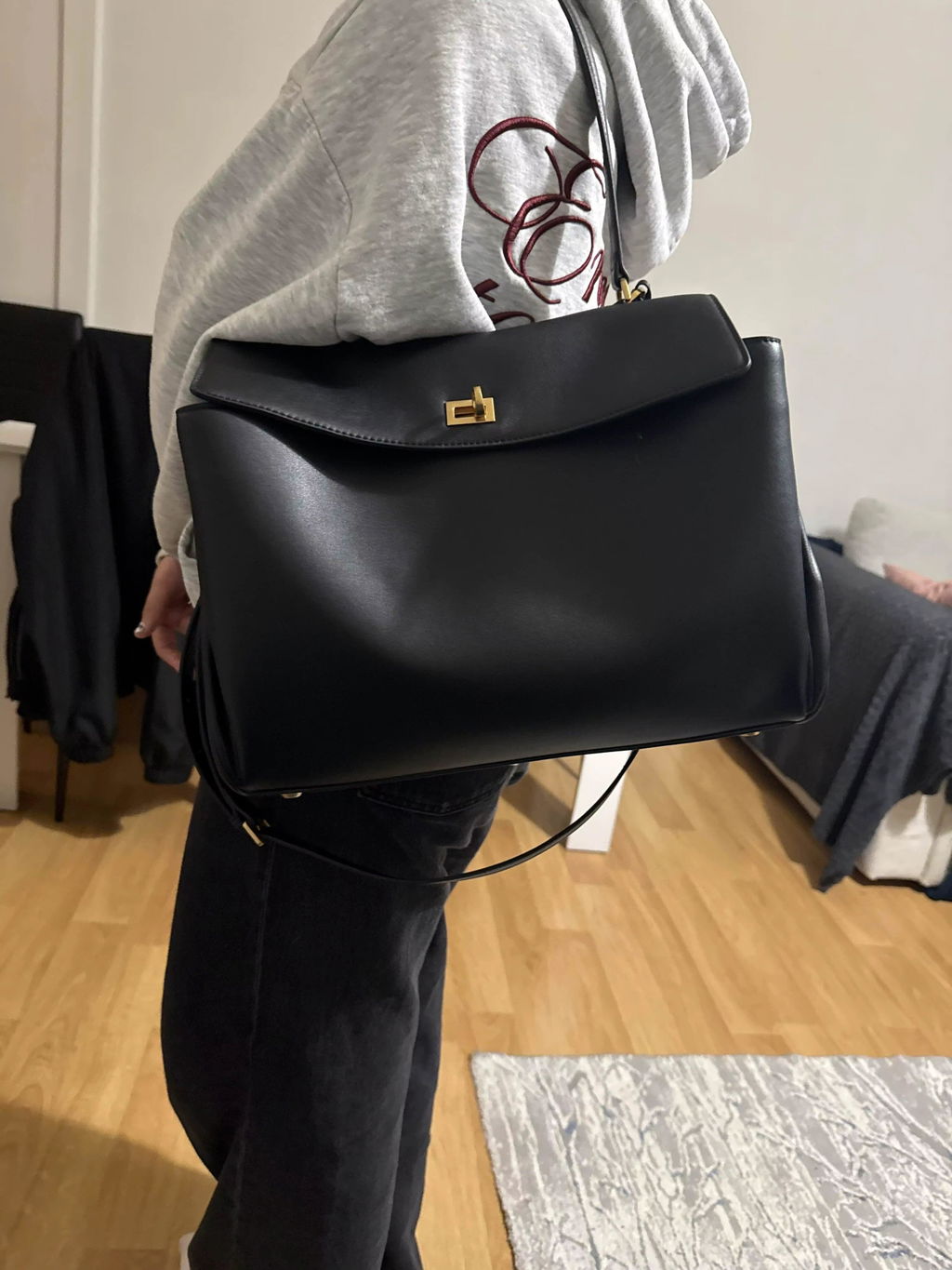 Louve Locket Tote Bag