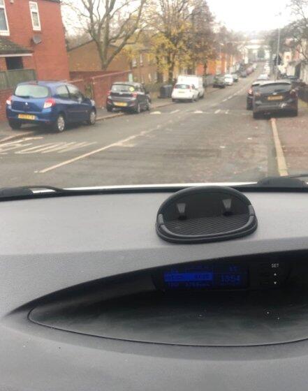 Beeasy Anti-Slip Dashboard Mount Phone Holder for iPhone/ Samsung / GPS