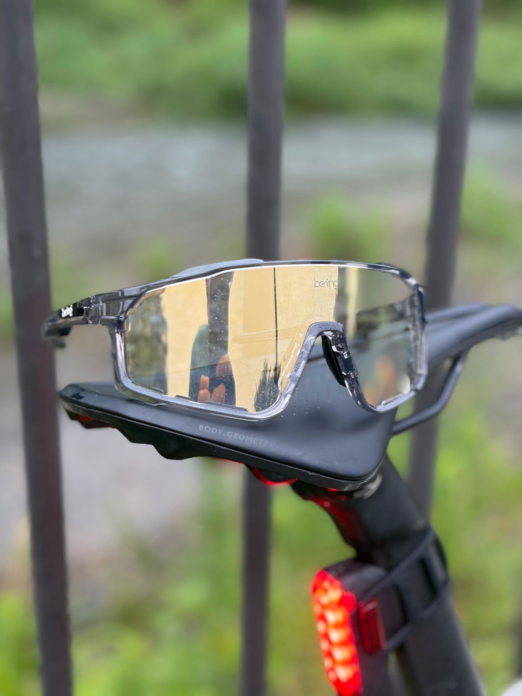 Libero【グレー】Gold Mirror Lens(紫外線調光)
