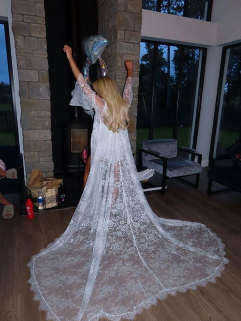 Long lace robe with train Ivory Black