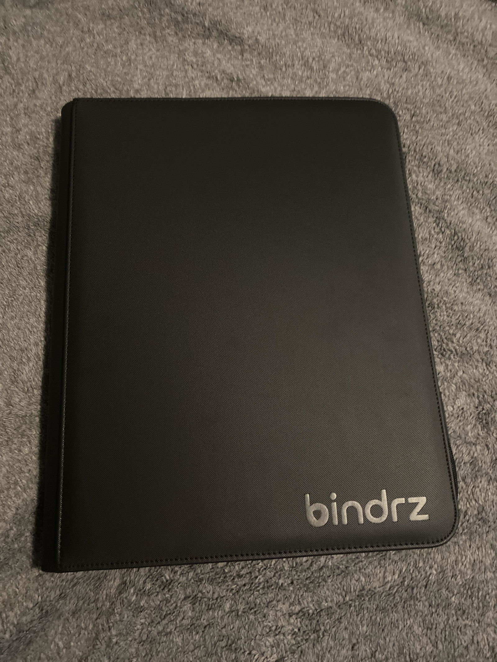 トップス Shadow Binder Top 9-Pocket 252 Top Loader Binder (Black) – bindrz