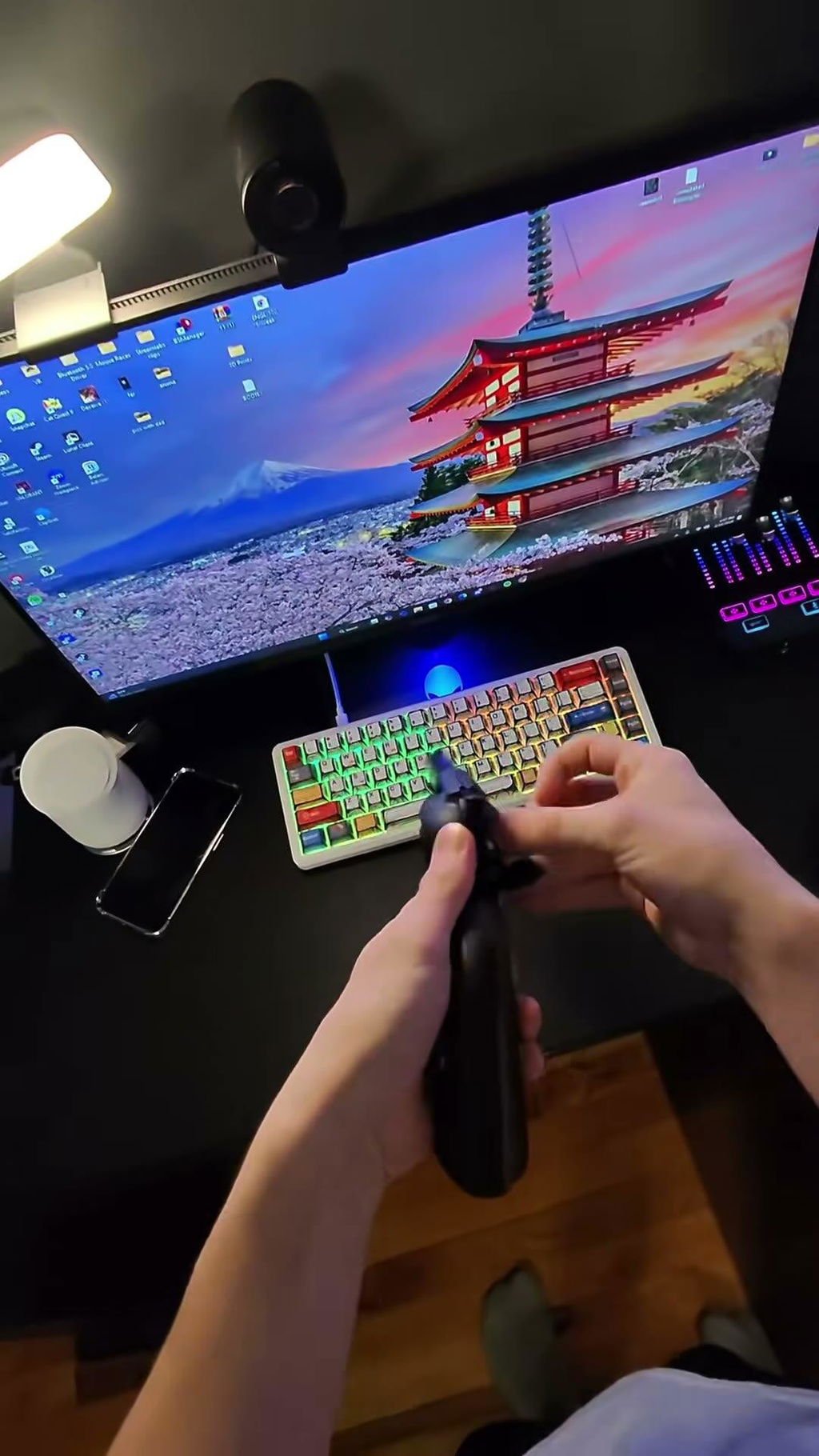 Customer using the Outlaw 1873 at a desk