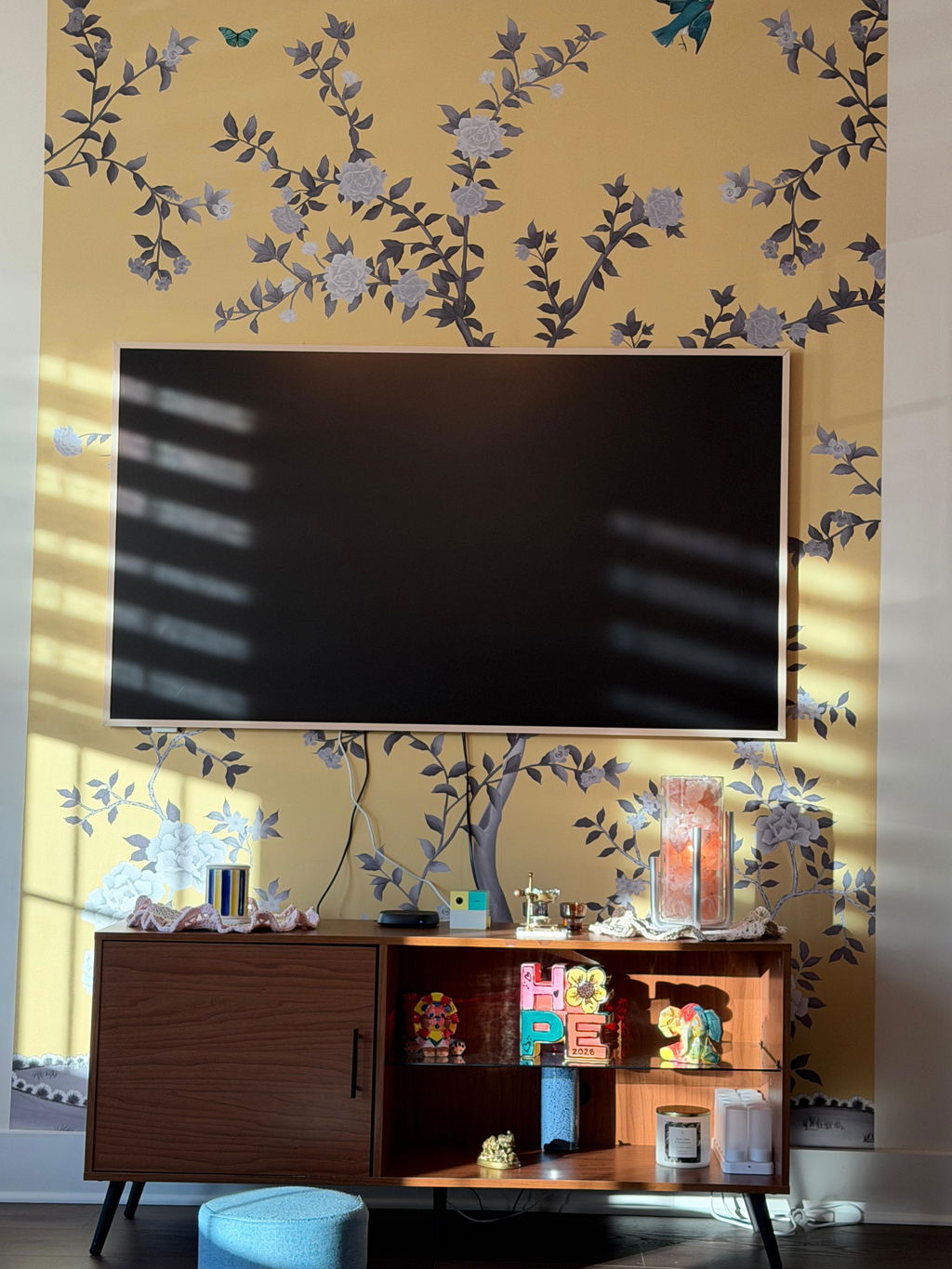 Celestial Grove: “Aura Chinoiserie” Wallpaper