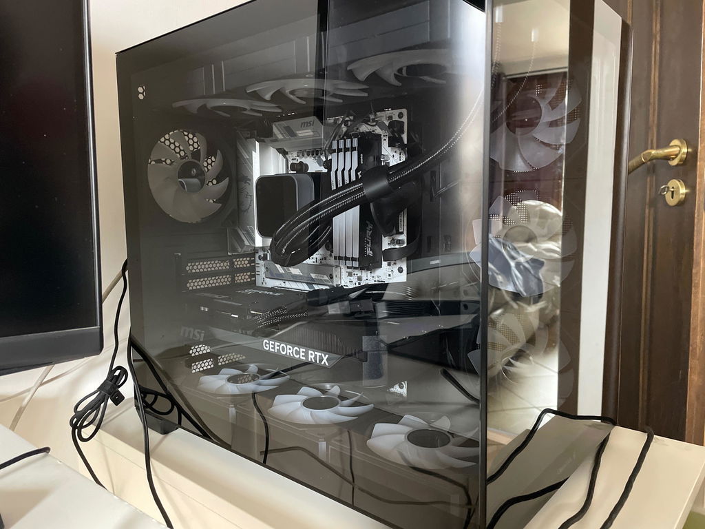 BREUNOR NANAMI PREMIUM - PC Gaming Ryzen 7 9850X3D , RTX 5070 Ti 16GB, Ram 64Gb DDR5 6000MHz, SSD NVMe 2TB, AIO 360mm DISPLAY , Windows 11 pro