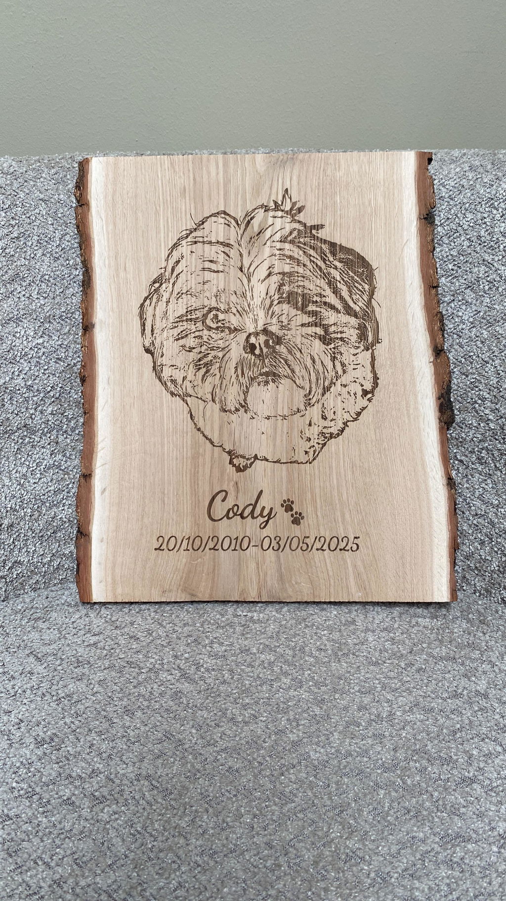 Gepersonaliseerde Huisdier Portret op Hout met Schors - Handgetekend en Gebrand Pyrografie Kunst