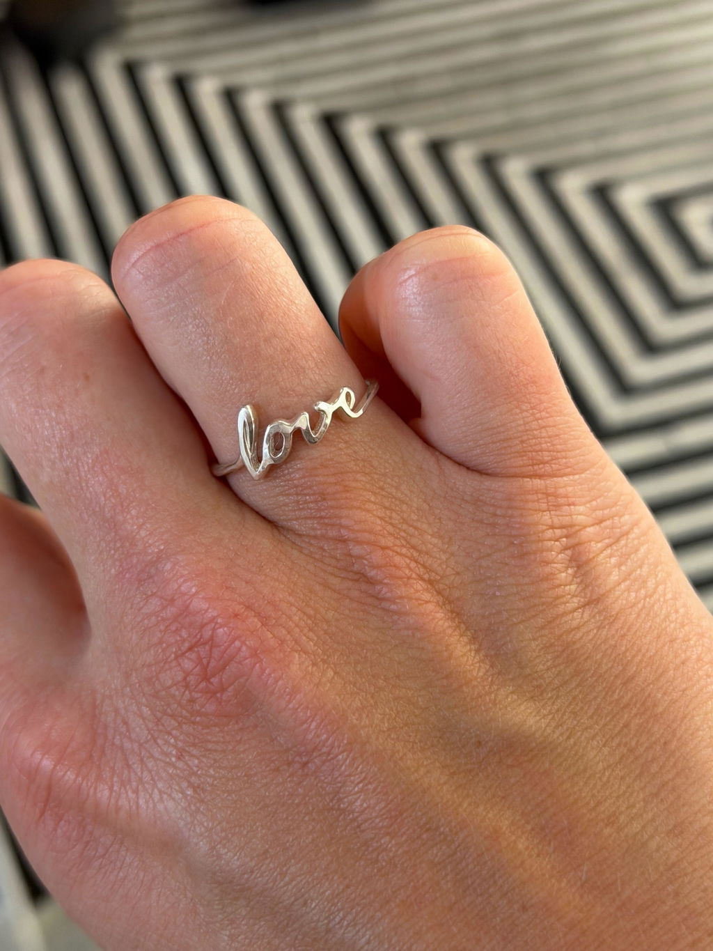 LOVE Ring - Silberring & Goldring mit LOVE Schriftzug