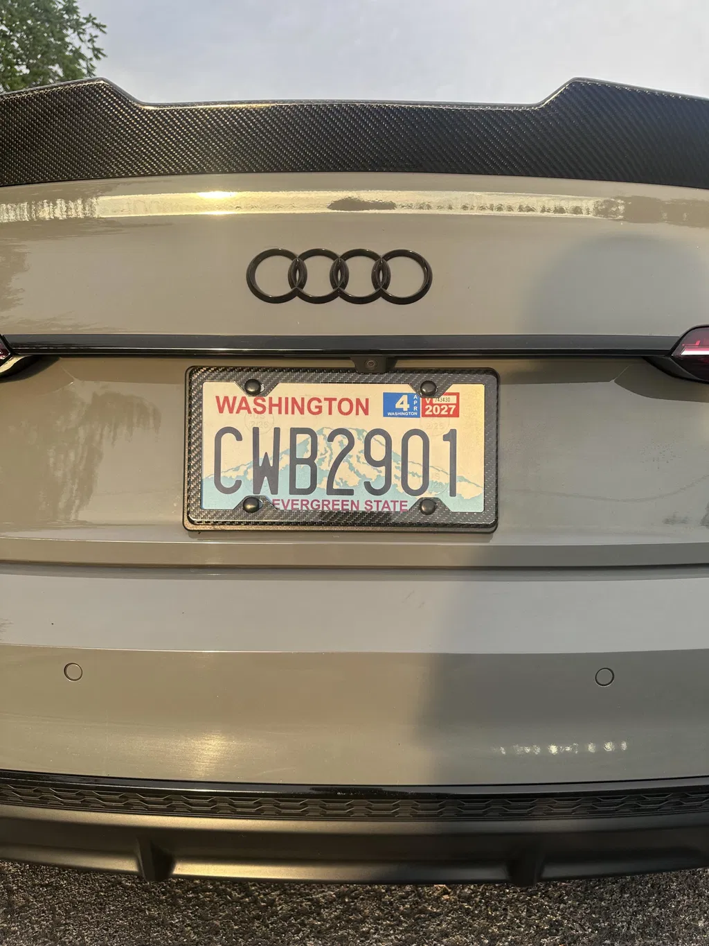 Carbon Fiber License Plate Frame - 4 Holes Minimal - Gloss Finish