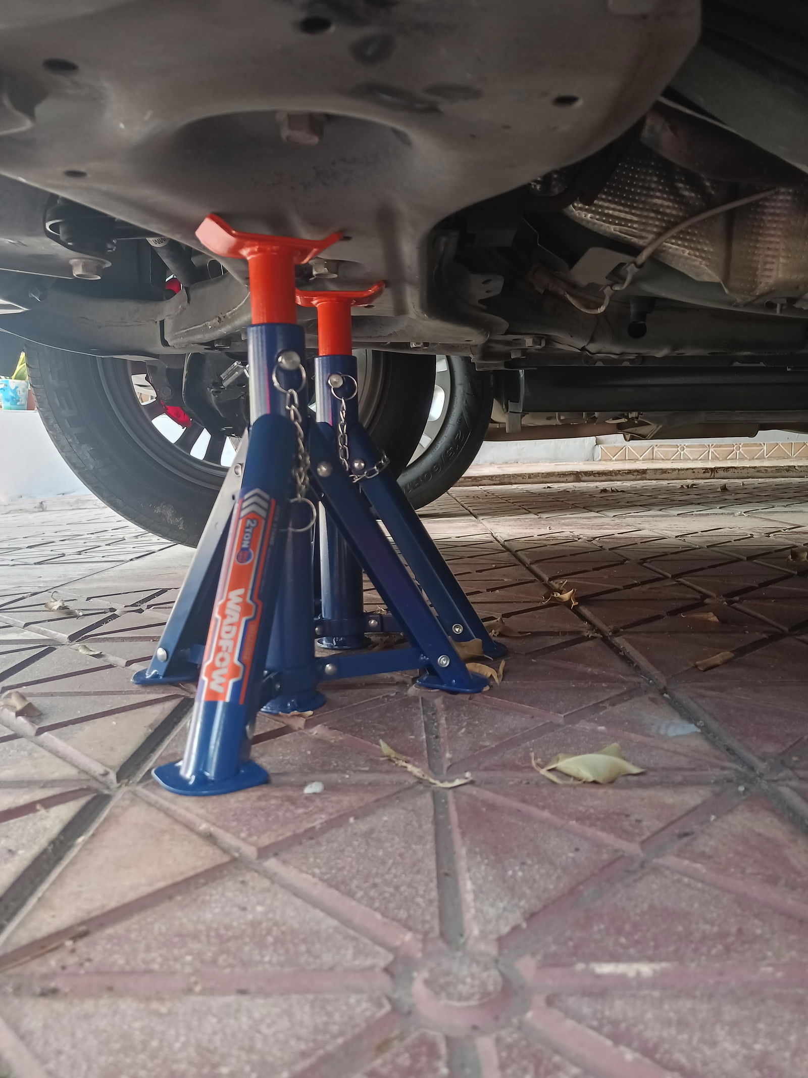 Gato De Soporte 2 Ton. Alt. Min: 278Mm. Alt. Max: 366Mm. Se Vende En P