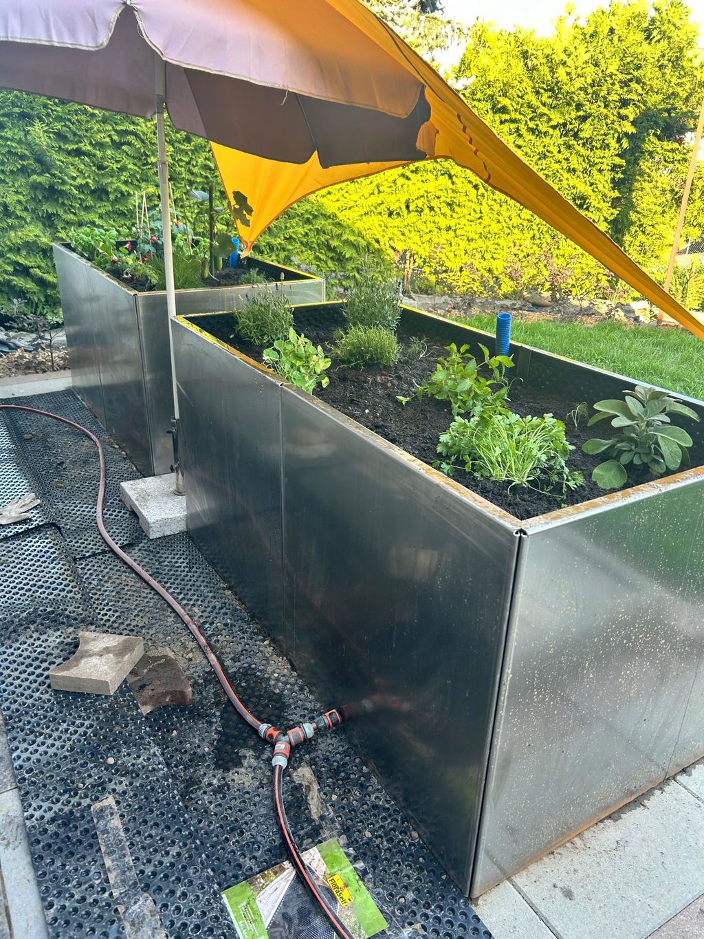 Raised bed kit with handrail, stainless steel