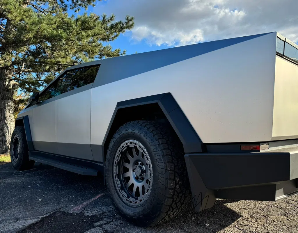 Tesla Cybertruck Running Board Set Nerf Bars Side Steps