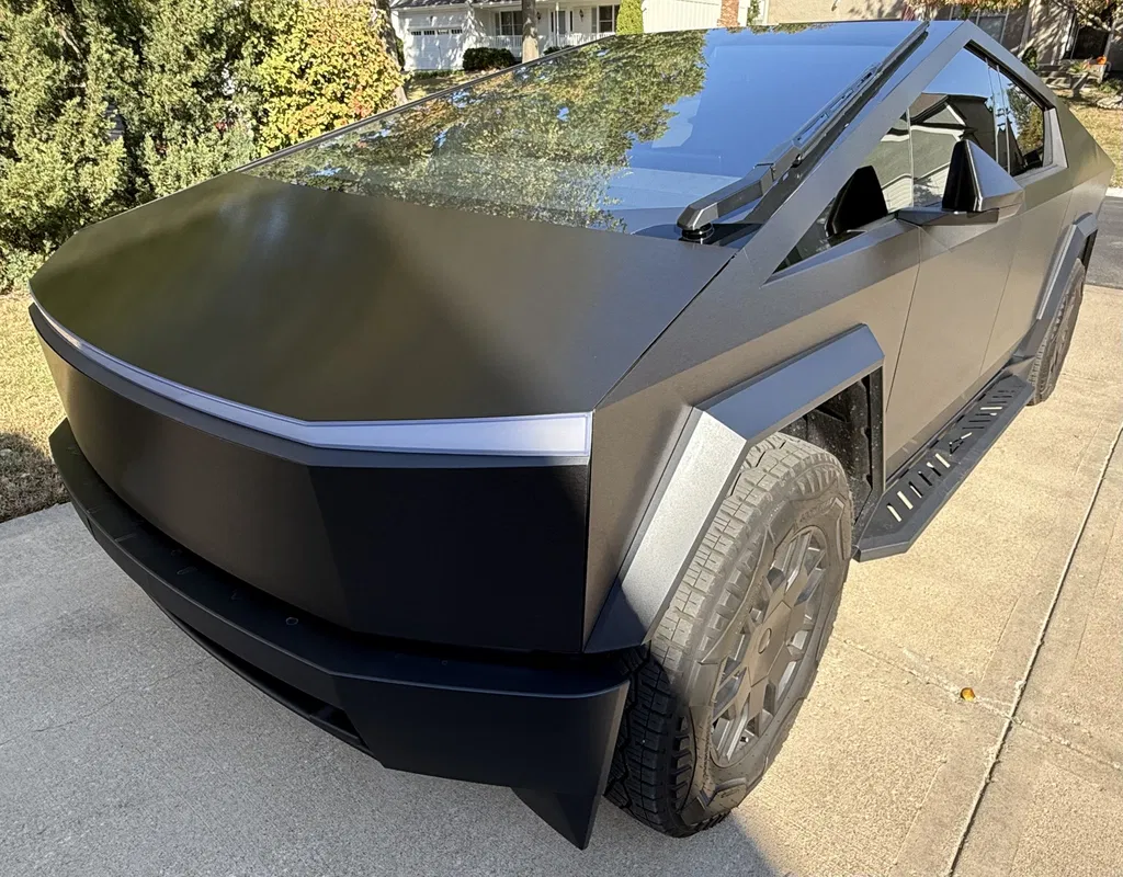 Tesla Cybertruck Running Board Set Nerf Bars Side Steps