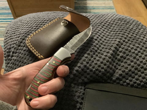 Premium Damascus Steel Pocket Knife – Handmade & Razor Sharp Multicolor Resin Handle with Leather Pouch.