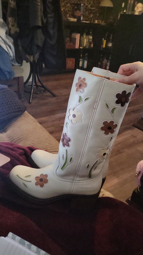 Flower Boots Bone