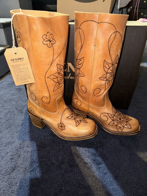 Floral Boots Cognac Brown