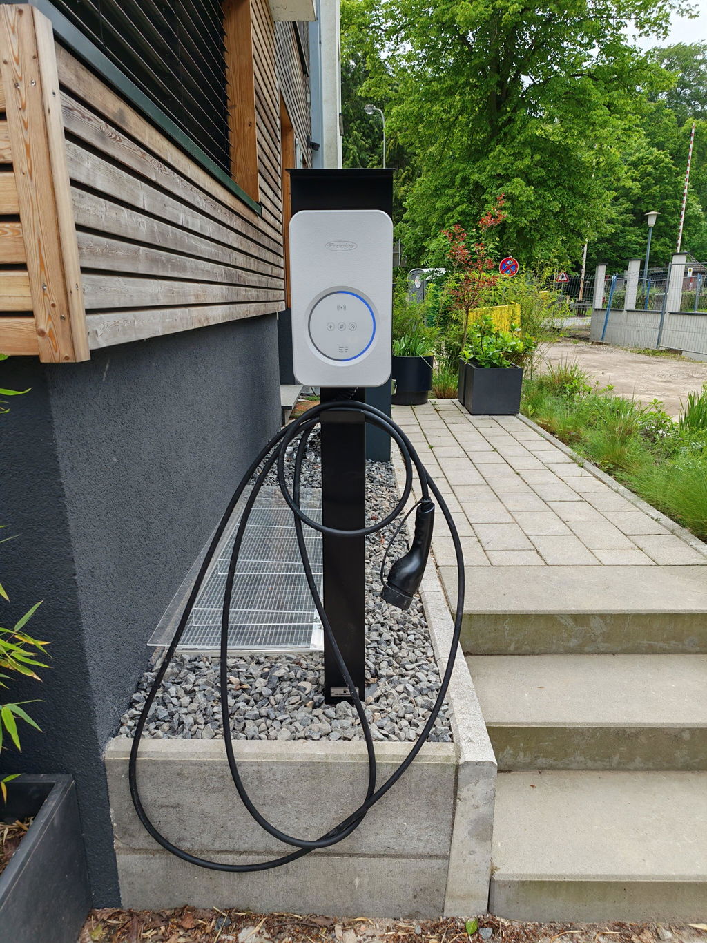 Ladesäule passend für Fronius Wattpilot Flex Home (auch Fronius C6 Wattpilot Flex Home 22) und Pro mit Dach und Kabelhaken | Ständer | Standfuß | Stele | Base