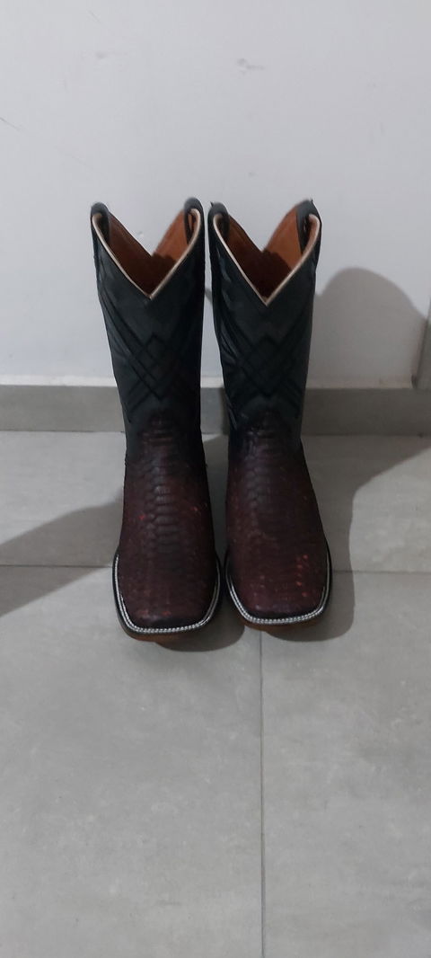 Bota Vaquera Bulldog Pitón Nobuck Black Cherry