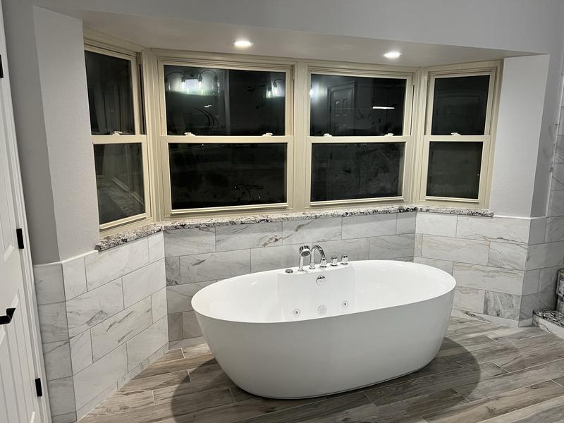Relaxing Soaks in a Round Freestanding Whirlpool Tub | Empava 71AIS14