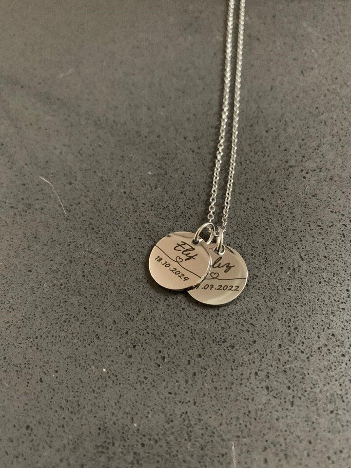 Kette mit Name und Datum