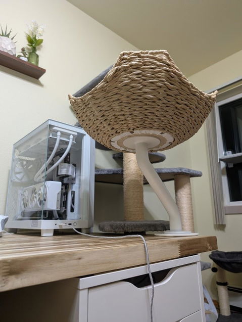 ERGO PURRCH - The Sustainable Desk-Mounted Cat Bed