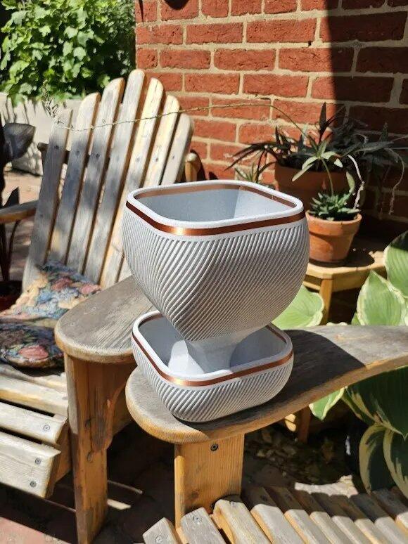 Self-Watering Modern Planter with Decorative Gold Trim – Smart Drainage System for Healthy Plants | Framora