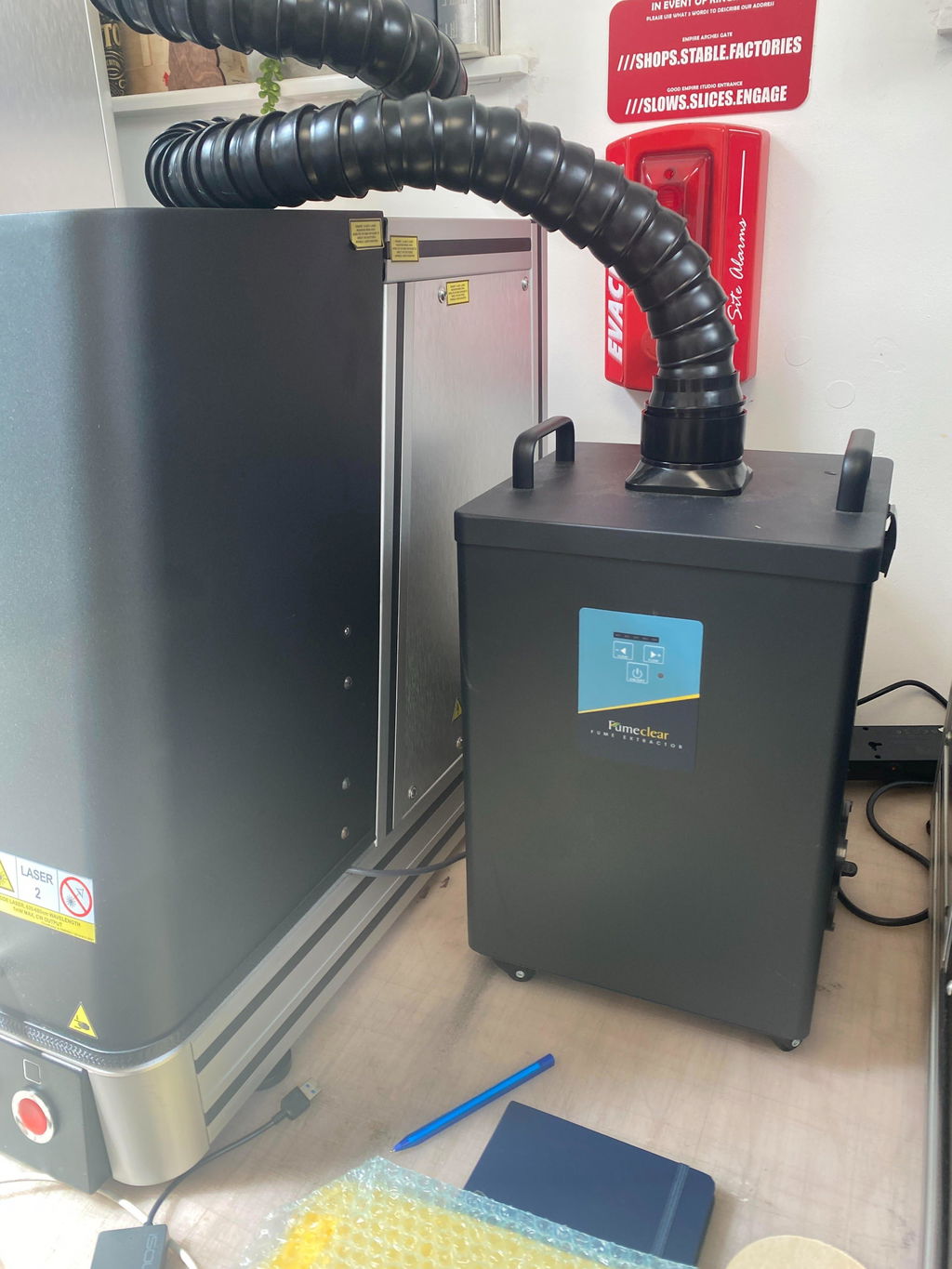 Fumeclear® Laser Fume Extractor with Exhaust for F1, S1, M1, F2, D1 Pro 10W to 40W Laser Engraver FC-2002A