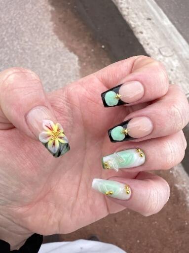 Mint Reverie – Soft Feminine Mint Floral Coffin Press-On Nails