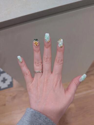 Mint Reverie – Soft Feminine Mint Floral Coffin Press-On Nails