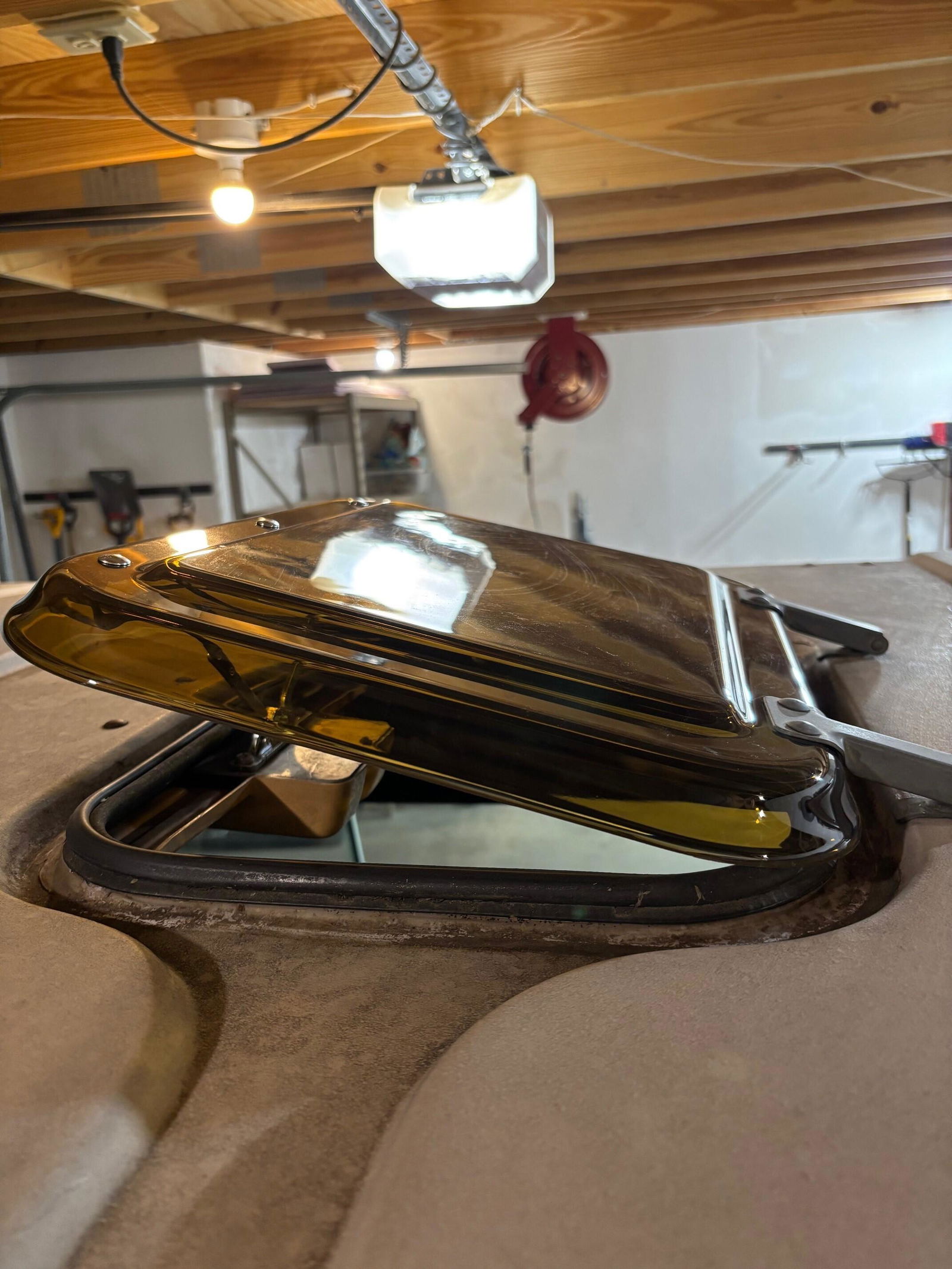 ganeyukiトンネルのカラス【A4サイズ】 GoWesty Skylight Lens [Vanagon] | GW-255-740 | GoWesty