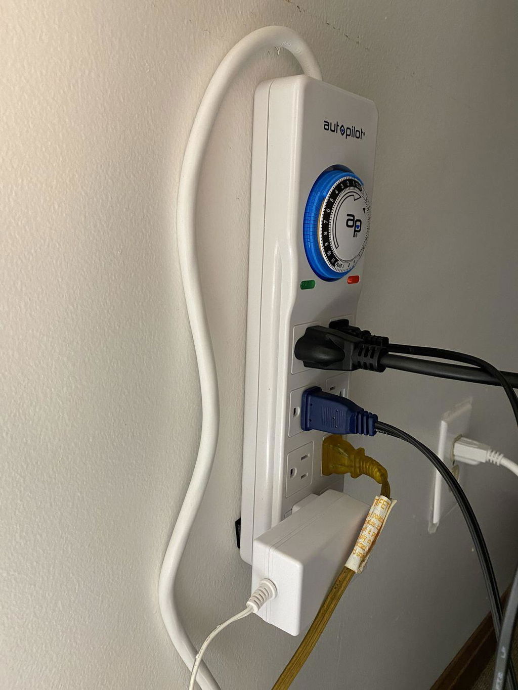 Autopilot Surge Protector & Power Strip w/ Timer