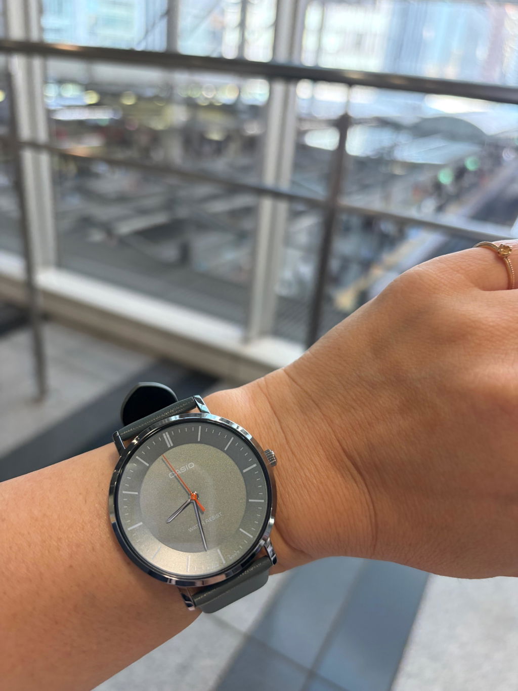CASIO カシオ MTP-VT04L メンズ 腕時計 日常生活用防水 10年保証