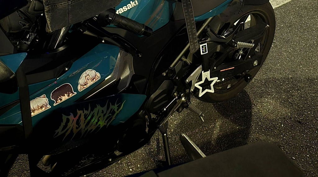 Tsurikawa - Glow in the Dark Star (Black Strap)
