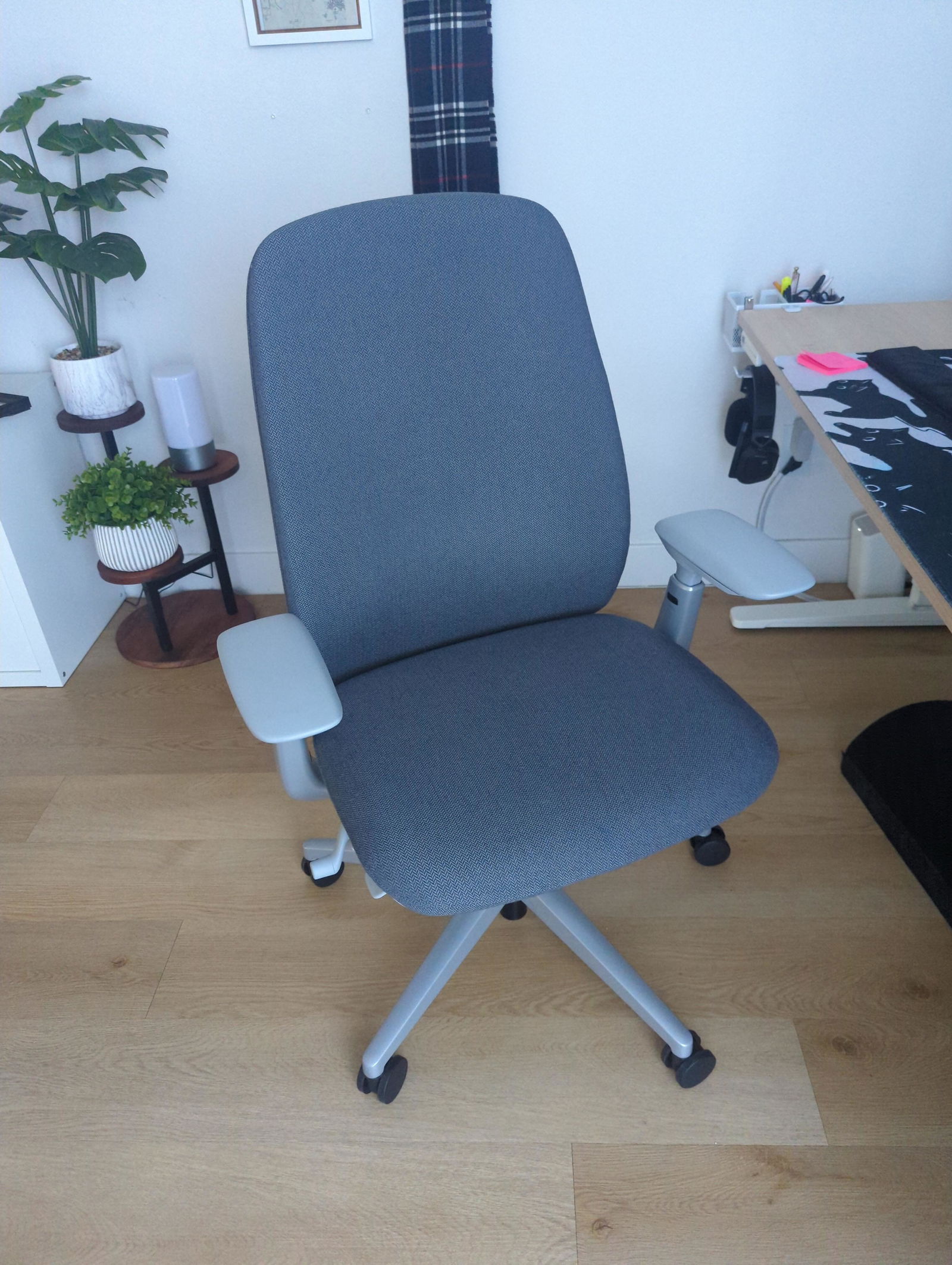 Zody UpholsteredZody Upholstered Office Chair - High Performance