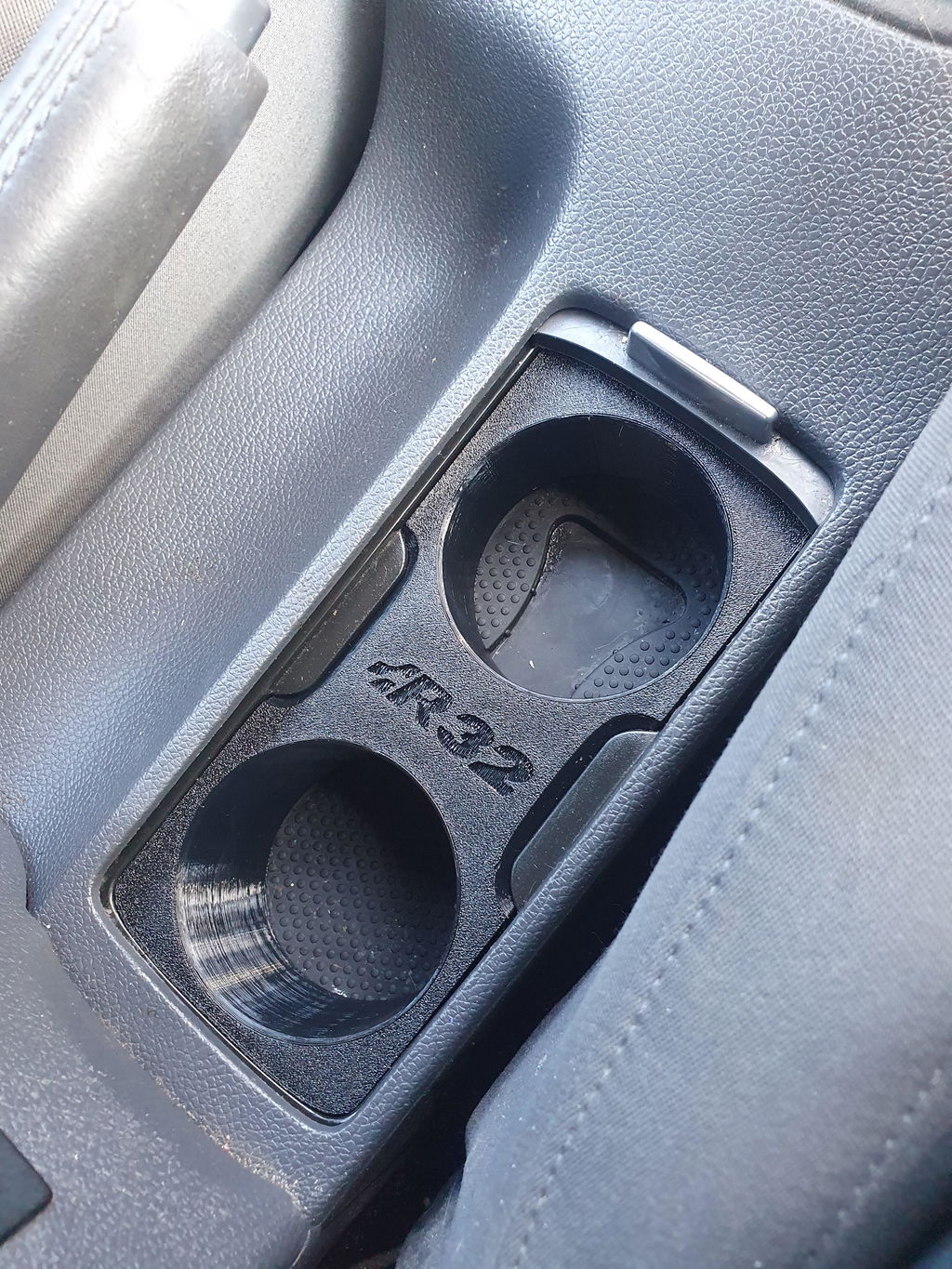 VW Golf MK5 Cup Holder Mod (Facelift)