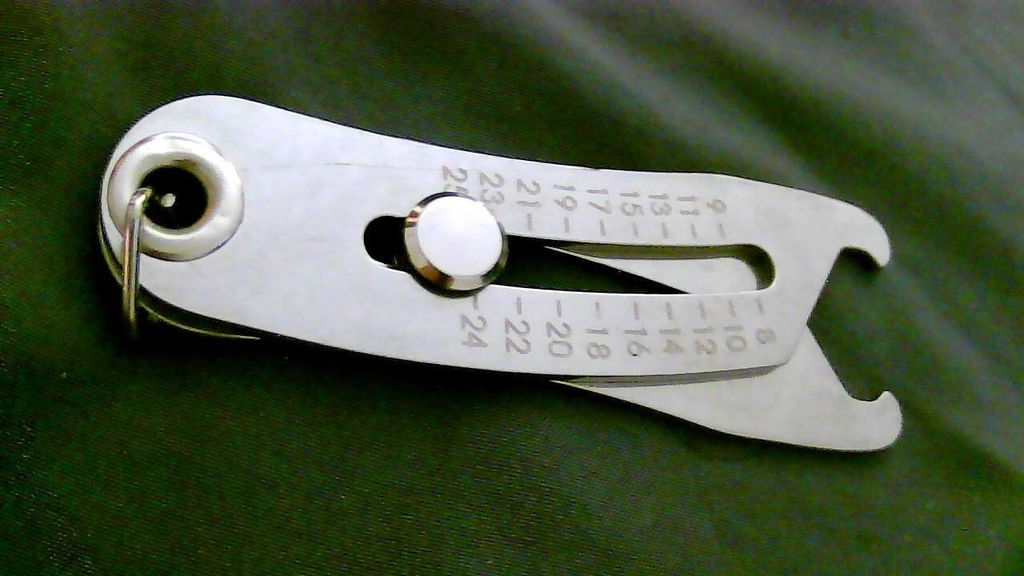 Precision thread bolt size finder checker Keychain, for quick and easy manual measurement