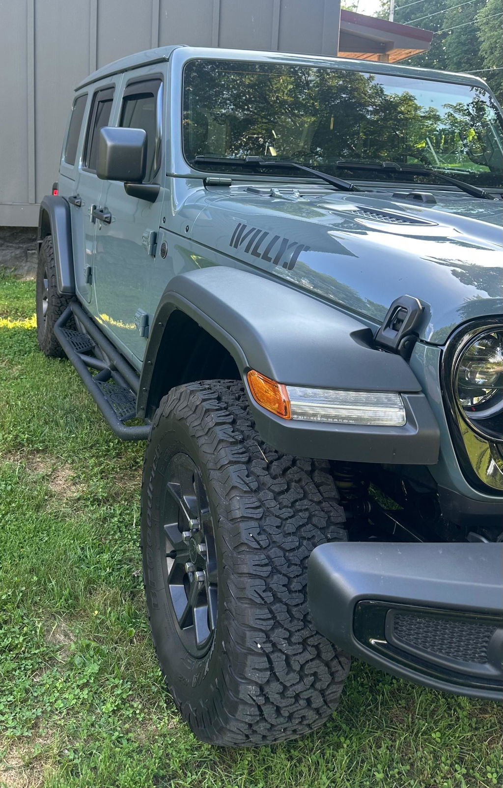 Hooke Road Tube Side Steps Running Boards w/"SINCE 1941" Logo(18-26 Jeep Wrangler JL 4 Door)