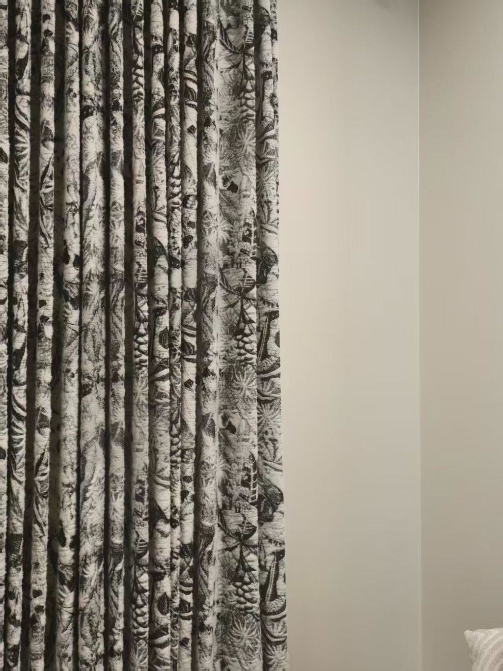 Printed Curtain Custom Pleated Drapes with Plush Texture
