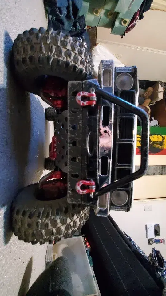 INJORA Black Metal Front Bumper with Lights for SCX10 II SCX10 III