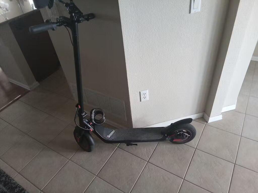 iScooter Foldable Commuting Electric Scooter