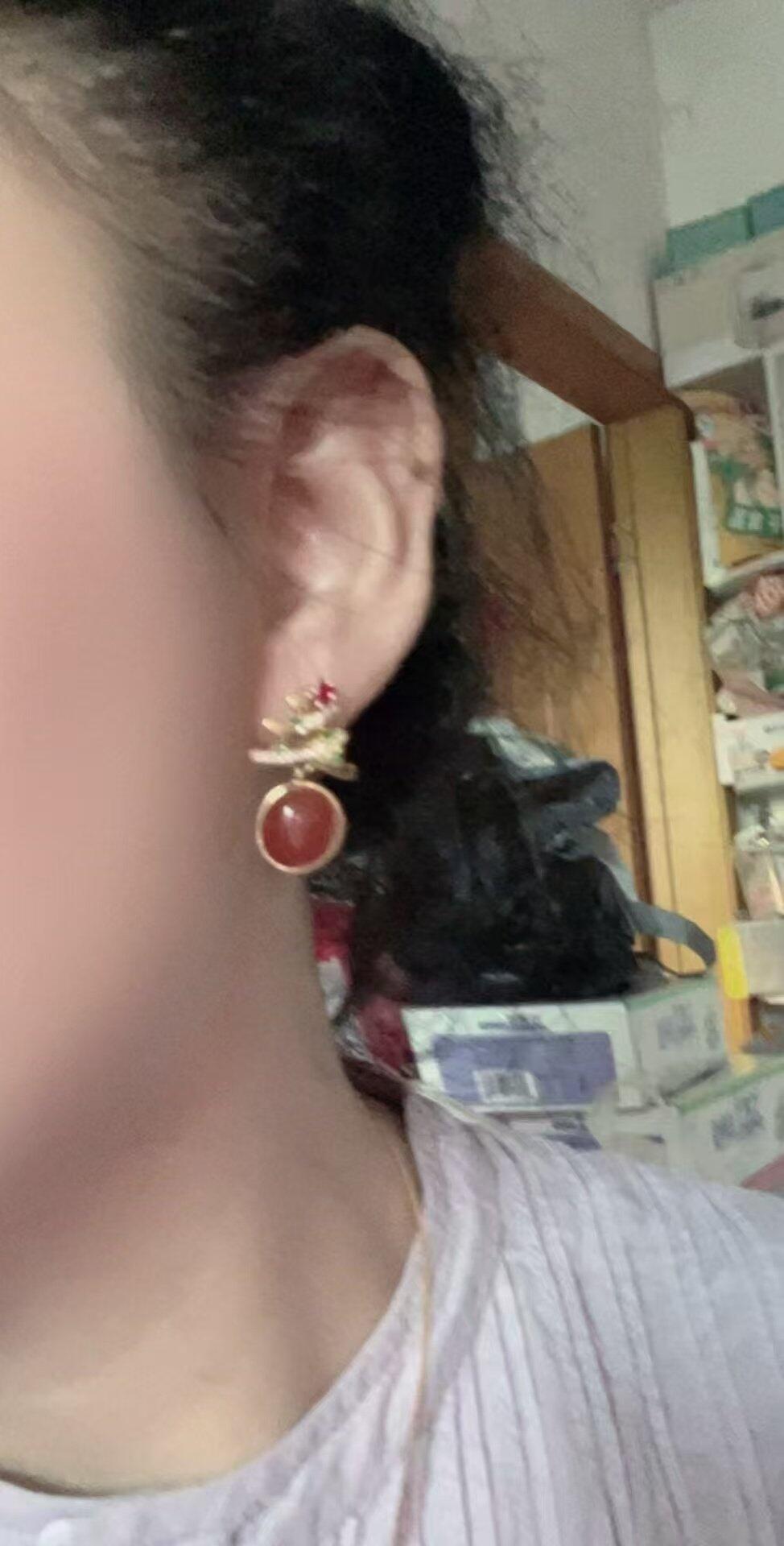 Customer unboxing Ice Red Agate Earrings - 5 star review