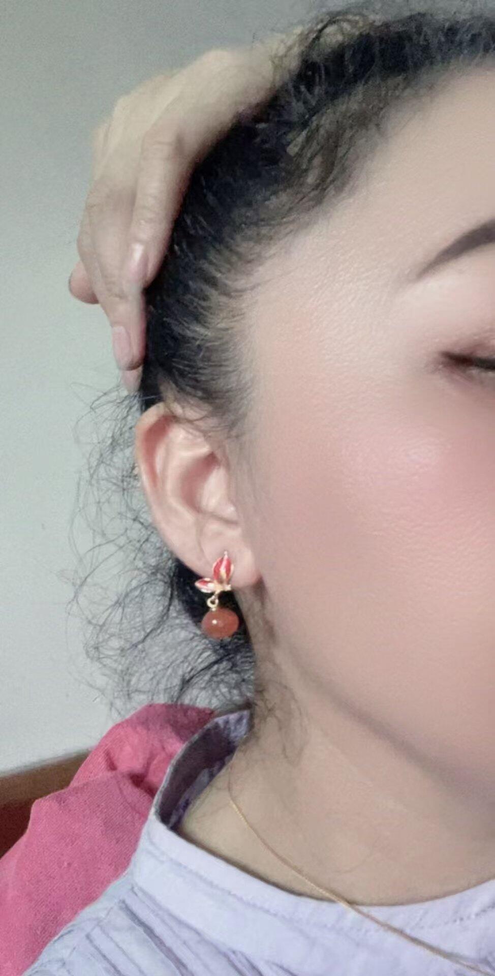 Customer unboxing Nanhong Agate Earrings - 5 star review