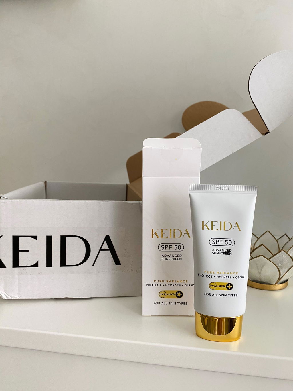 CREMA HIDRATANTA DE ZI CU SPF50, NIACINAMIDE & ACID HIALURONIC