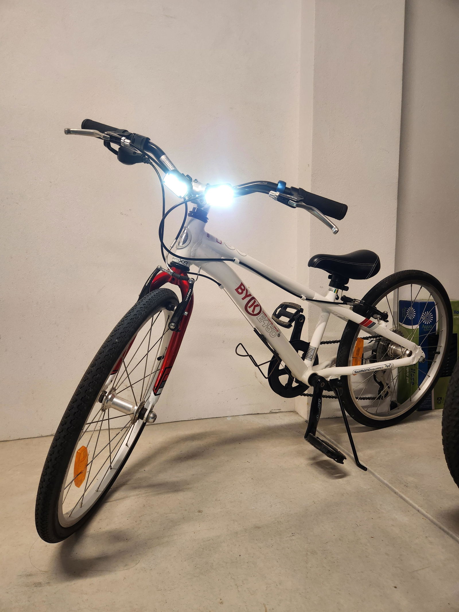Blinder Road 400 Front Bike Light | USB Rechargeable | Knog