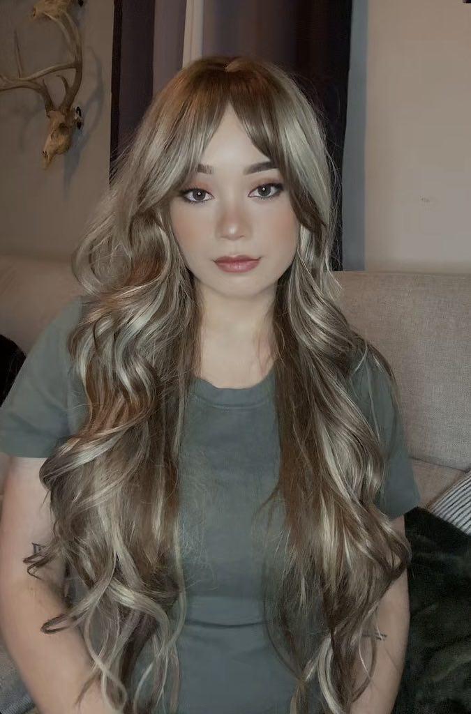 28-Inch Light Cooper-tint Chestnut Brown (All-over Muted Light Blonde Highlights) Subtle Layered Open Curl Butterfly Cut w/ Fettered Bangs Synthetic Wig