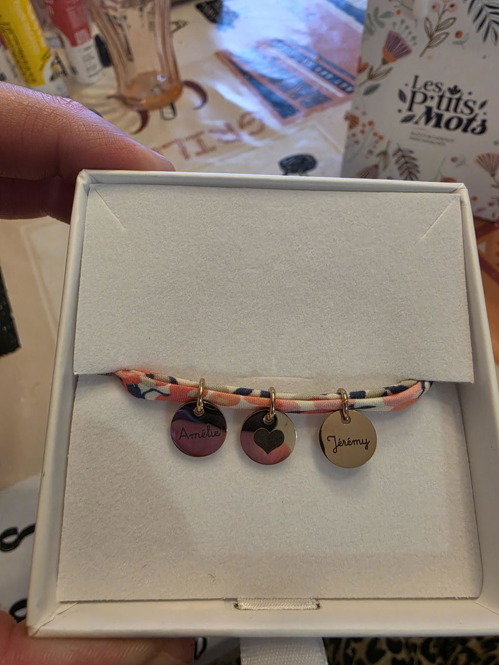 Bracelet liberty 2 tours avec médailles personnalisées de 10 mm et breloque nacrée - cadeau saint valentin
